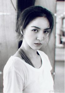 ​唐诗逸为什么脚是那样很难看,她身高没有166吧？　本文共（1134字）