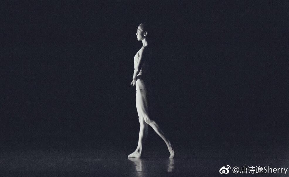 唐诗逸为什么脚是那样很难看,她身高没有166吧？本文共（1134字）