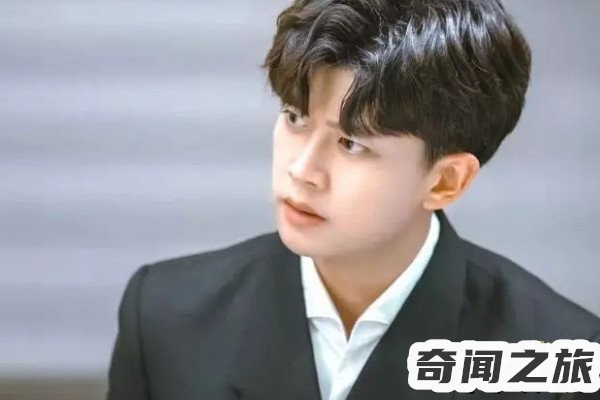 任嘉伦的老婆照片 一家三口(家庭生活幸福)(4)_