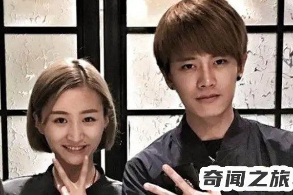 任嘉伦的老婆照片 一家三口(家庭生活幸福)(1)_