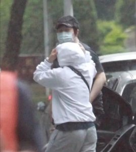 ​阿信多少岁了今年(45岁的阿信被曝与助理关系密切)