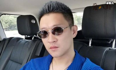 ​曹云金被曝无缝衔接，和前妻离婚下一秒就和另一名女子亲密！