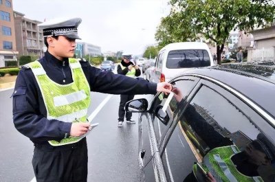 ​根据车牌怎么查违章记录？