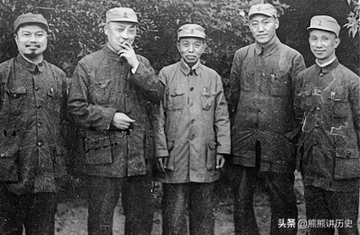​四大野战军司令员，有两位既是野战军司令，又是政委，他们是谁
