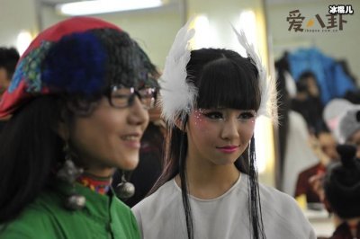 ​杨丽萍小彩旗事件起底，现如今的小彩旗生活如何？