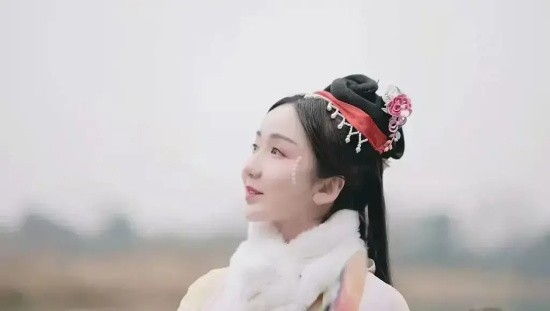 娄艺潇：国风汉服踏青高清写真合集