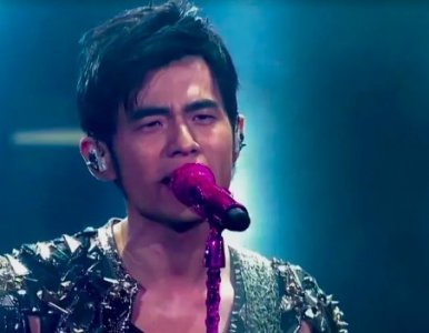 ​周杰伦演唱会门票提前半年预售引质疑 预售早、票价高、退票手续费更高?