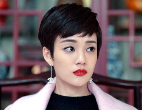 黄金瞳女主有几个 是富家千金秦萱冰还是警花苗菲菲