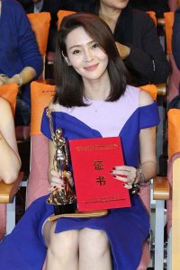 ​演员于明加简介（于明加凭门第斩获电视剧制片业十佳演员奖）