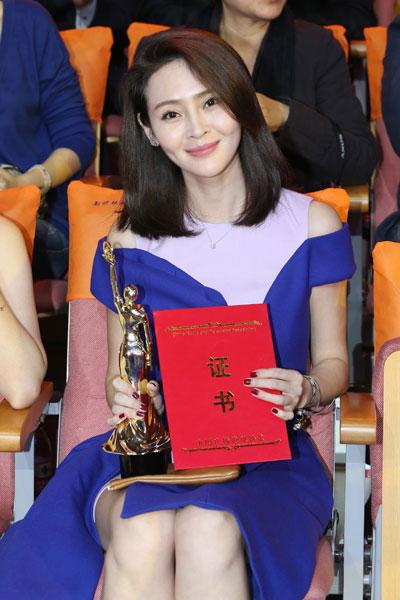 演员于明加简介（于明加凭门第斩获电视剧制片业十佳演员奖）(1)