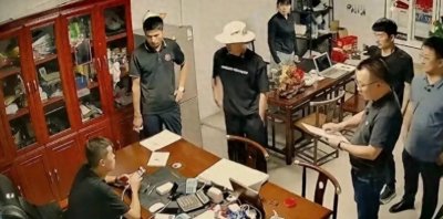 ​芭比Q了！狂飙兄弟黑历史被扒，当男模被40岁大姐包养、骗钱欠债