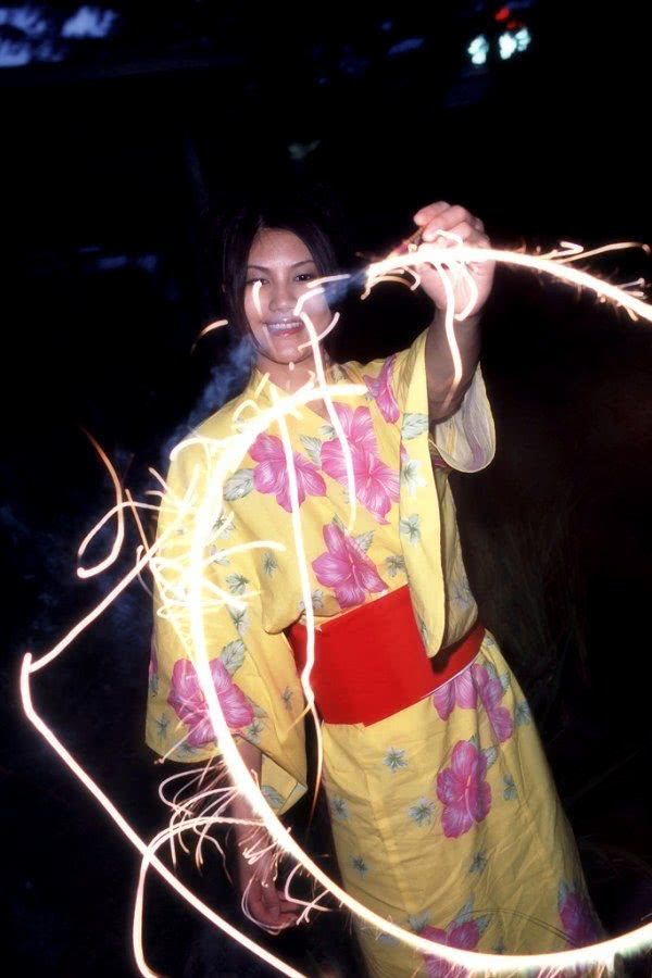 绫乃梓个人资料写真作品