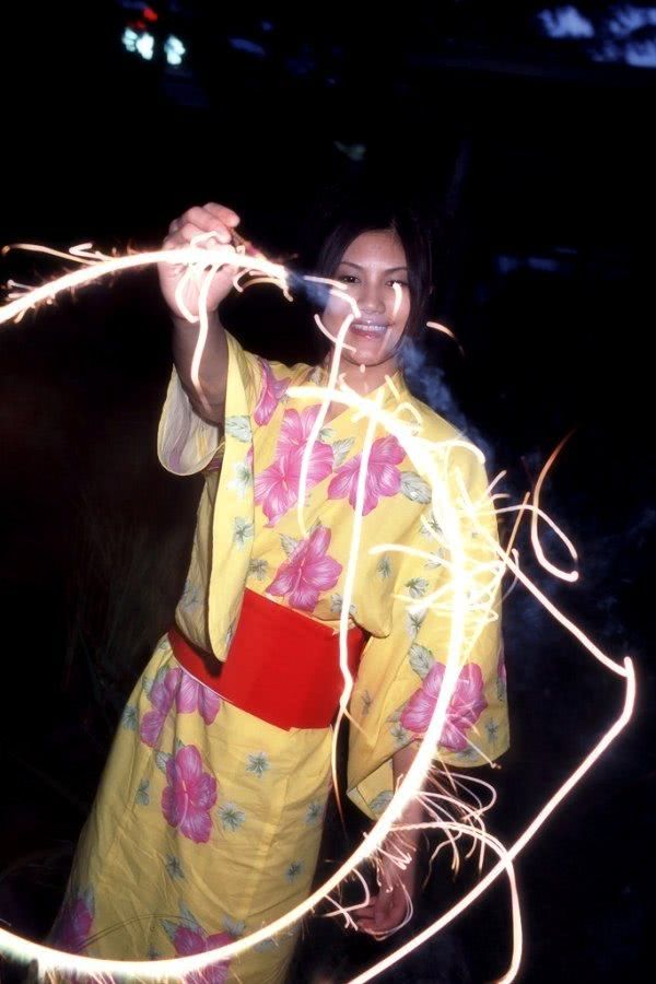 绫乃梓个人资料写真作品