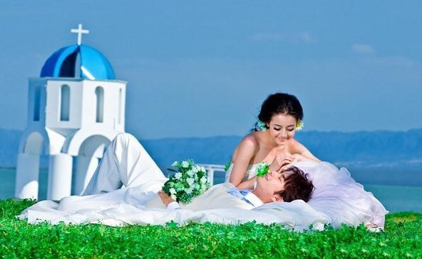 迪丽热巴婚纱照曝光，除了新郎丑之外，热巴几乎是完美的！