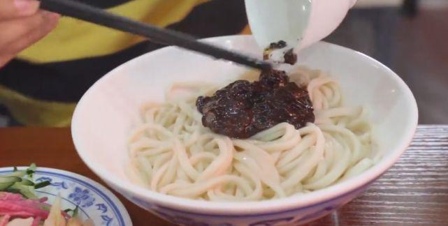 谢霆锋都来打卡的老北京炸酱面，一小碗卖18元