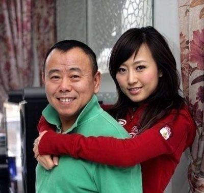 潘阳近照曝光，潘长江评论：就知道天天臭美