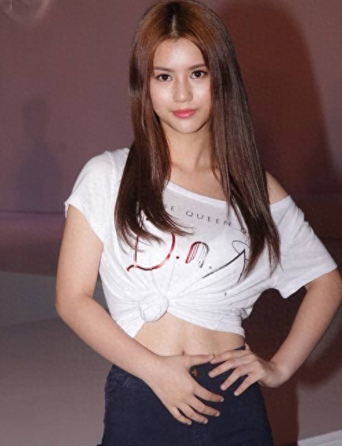 因为身材好，从服务员到进入演艺圈的邓月平