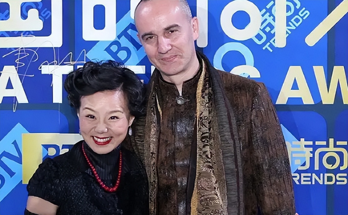 “神曲教母”龚琳娜：公开批判假唱，大胆指责王菲，她什么来头？