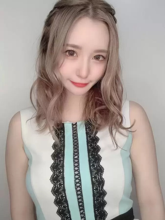 天然国宝级女神，黑川纱里奈。