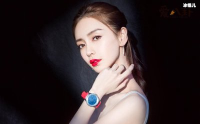 ​Angelababy发布冲浪视频，个中小细节被网友拿捏 ！