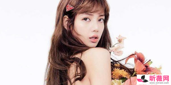 blackpink成员lisa身高体重 纯正的娃娃脸像混血