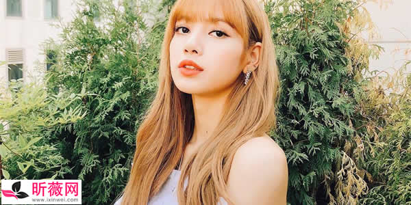 blackpink成员lisa身高体重 纯正的娃娃脸像混血