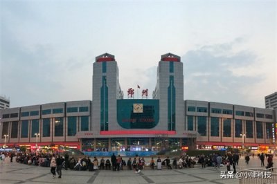 河南郑州开往乌鲁木齐的特快列车,途经西安,兰州,全程2983公里