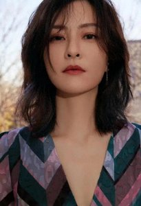​揭秘女星刘孜的婚姻之谜：从闪婚到被宠爱，婚后的生活如何演变？