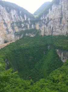 ​重庆两个天坑地缝，一个贵为世界遗产，一个仍努力正名