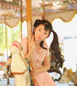 ​情商太低？强捧不火？演员何蓝逗为何频频被黑？