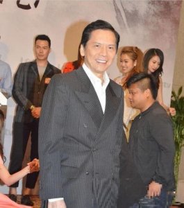 ​为什么向华强怕刘銮雄(向华强和刘銮雄的关系如何)？