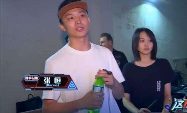 郑爽哄张恒被拒爽爸被气哭 终于知道郑爽为什么和张恒在一起了