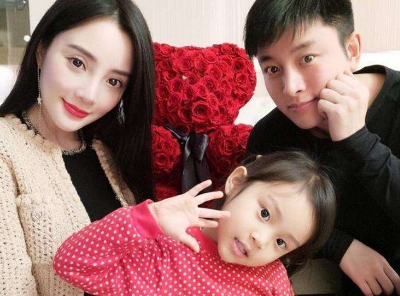 李小璐疑将女儿改名跟自己姓，改名后的贾云馨现在叫什么？