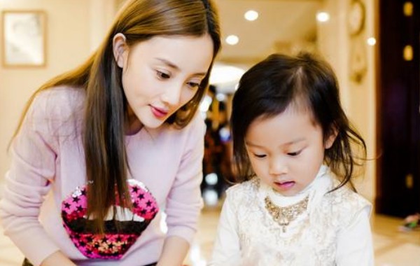 李小璐疑将女儿改名跟自己姓，改名后的贾云馨现在叫什么？