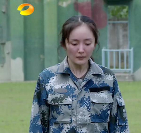 杨幂卸妆后照片长啥样 当众卸妆真实颜值曝光大跌眼镜