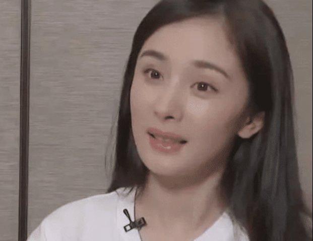 杨幂卸妆后照片长啥样 当众卸妆真实颜值曝光大跌眼镜