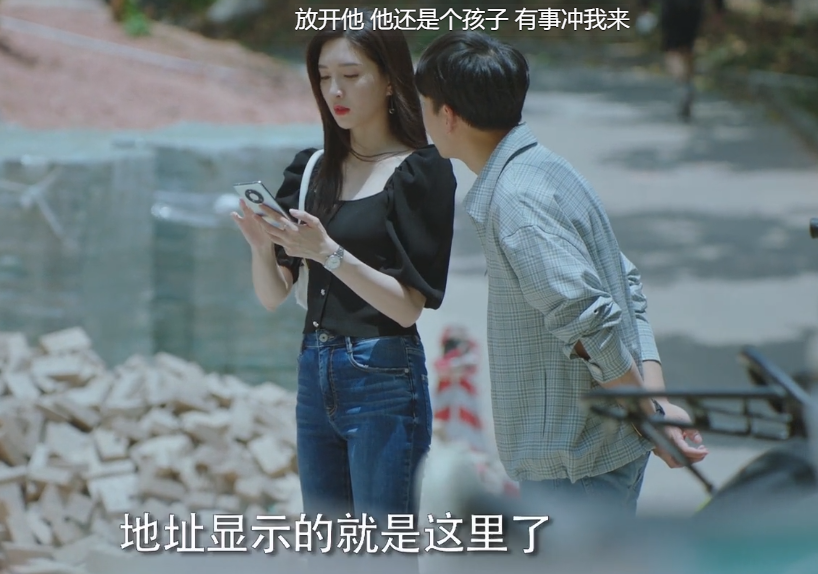 江疏影和彭昱畅上演花式吻戏，CP感不足，荧屏年下恋被指违和