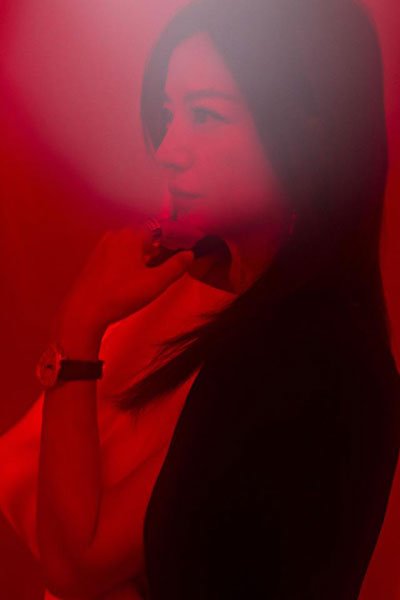 赵薇日本军装照事件 后来被一些过激的粉丝泼粪