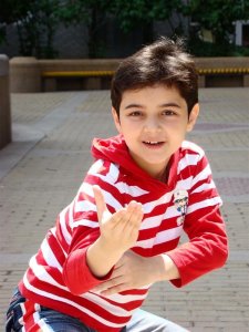 ​童星阿尔法个人资料(这位红极一时的童星成年后沉寂了，爱情陪他重新起航)