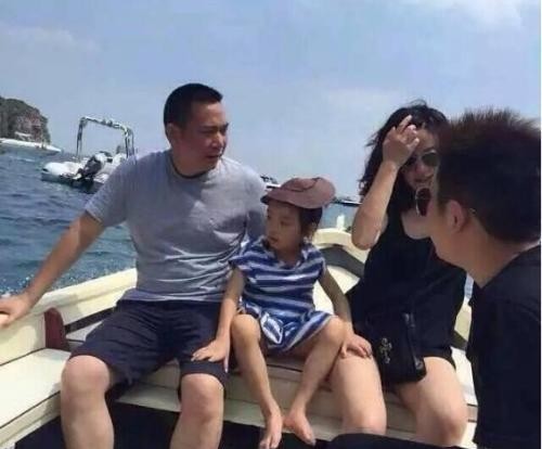 赵薇因为什么离的婚(昔日恩爱的模范夫妻为何频传婚变)