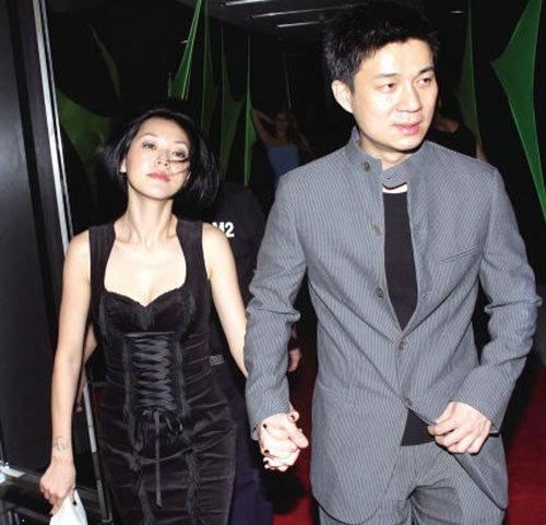 吴佩慈怀四胎的原因（这些女明星都拼了）(15)