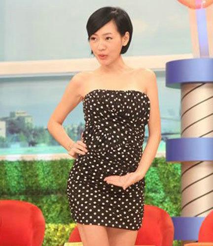 吴佩慈怀四胎的原因（这些女明星都拼了）(16)