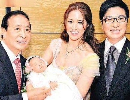 吴佩慈怀四胎的原因（这些女明星都拼了）(8)