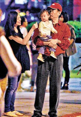 吴佩慈怀四胎的原因（这些女明星都拼了）(22)