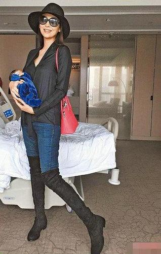 吴佩慈怀四胎的原因（这些女明星都拼了）(1)