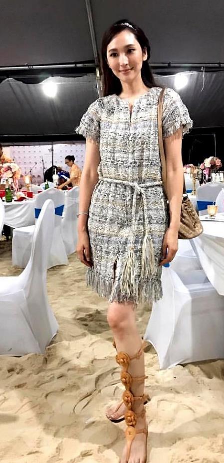 吴佩慈怀四胎的原因（这些女明星都拼了）(4)