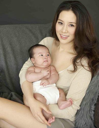 吴佩慈怀四胎的原因（这些女明星都拼了）(5)