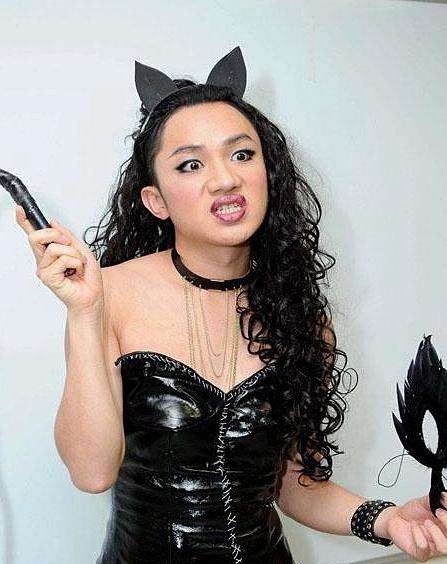 王祖蓝的爸爸王严化身份（王祖蓝父亲身份曝光实在让人唏嘘）