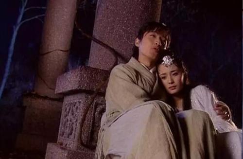 胡歌为啥处处维护杨幂天涯扒皮因为喜欢?杨幂见到胡歌哭了有故事?