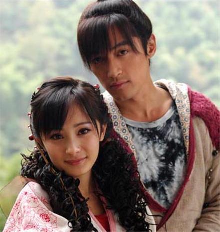 胡歌为啥处处维护杨幂天涯扒皮因为喜欢?杨幂见到胡歌哭了有故事?